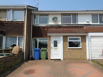 3 bedroom terraced house for rent in Sunnybank, Murston, Sittingbourne, Kent, ME10