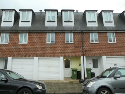 3 bedroom town house for rent in Gruneisen Road Stamshaw Portsmouth Hants, PO2