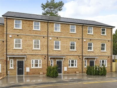 3 bedroom town house for sale in Rivermount Gardens, Guildford, Surrey, GU2