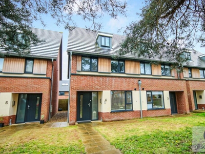 3 bedroom town house for sale in Le Safferne Gardens, Wall Road, NR3