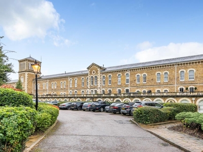 4 Bed Flat/Apartment For Sale in Princess Park Manor, Royal Drive, London, N11 - 5342102
