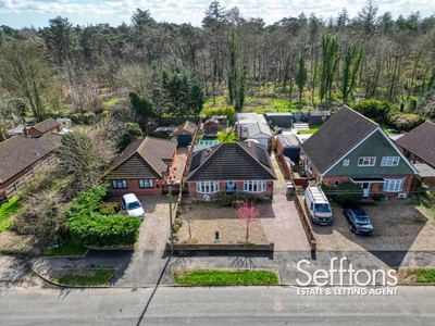 4 bedroom bungalow for sale in Greenborough Road, Norwich, Norfolk, NR7