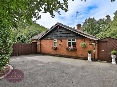 4 bedroom detached bungalow for sale in Moorgreen, Newthorpe, Nottingham, NG16