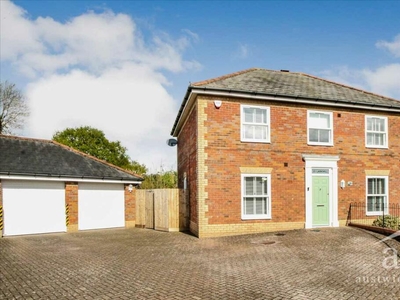 4 bedroom detached house for rent in Larkhill Rise, Ipswich, IP4