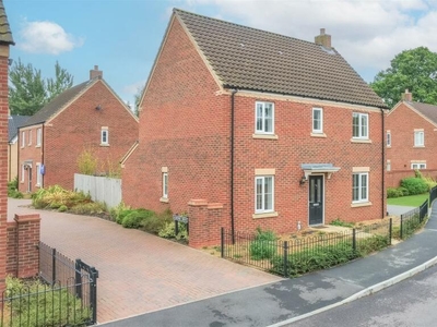 4 bedroom detached house for sale in Almond Drive, Cringleford, Norwich, NR4
