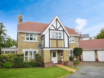 4 bedroom detached house for sale in Apple Way, Chelmsford, CM2