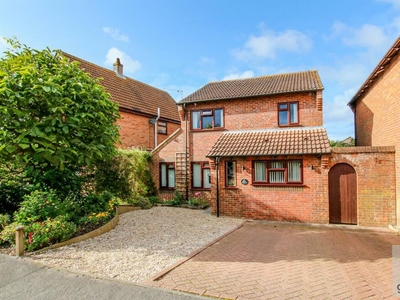 4 bedroom detached house for sale in Arthurton Road, Spixworth, NR10