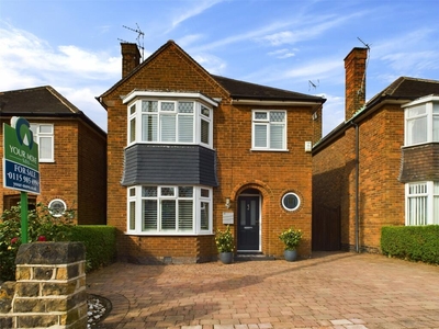 4 bedroom detached house for sale in Arundel Drive, Bramcote, Nottingham, Nottinghamshire, NG9