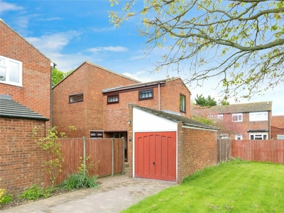4 bedroom detached house for sale in Ashburnham Close, Bletchley, Milton Keynes, Buckinghamshire, MK3