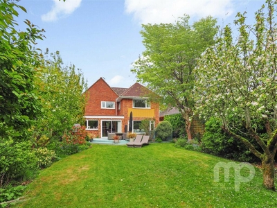 4 bedroom detached house for sale in Broadhurst Road, Eaton Rise, Norwich, NR4