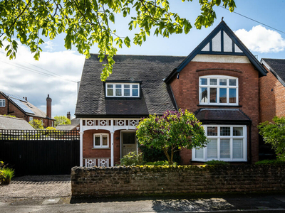 4 bedroom detached house for sale in Bromley Road, West Bridgford, NG2