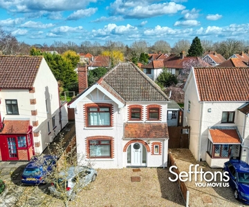 4 bedroom detached house for sale in George Borrow Road, Norwich, NR4