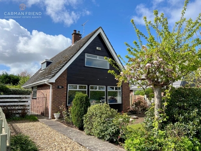 4 bedroom detached house for sale in Glastonbury Avenue, Upton, CH2