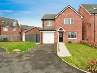 4 bedroom detached house for sale in Hastingscroft Close, Willenhall, Coventry, CV3