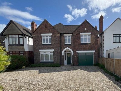 4 bedroom detached house for sale in Innsworth Lane, Longlevens, Gloucester, GL2 0DA, GL2