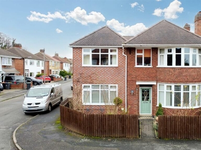 4 bedroom detached house for sale in Kingrove Avenue, Beeston, NG9
