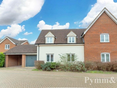 4 bedroom detached house for sale in Mountbatten Drive, Sprowston, NR6