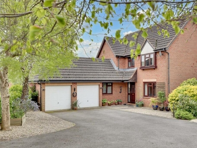 4 bedroom detached house for sale in Nolan Close, St Andrews Ridge, Swindon, SN25