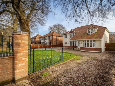 4 bedroom detached house for sale in Plumstead Road East, Norwich, Norfolk, NR7