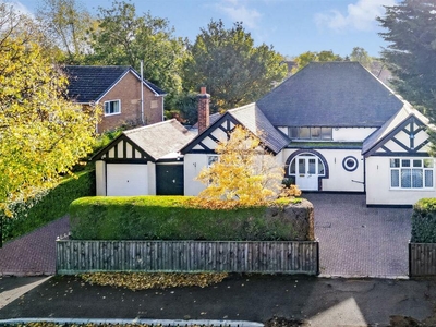 4 bedroom detached house for sale in Radcliffe Road, West Bridgford, Nottinghamshire, NG2 5HD, NG2