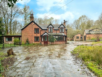4 bedroom detached house for sale in Rainsough Hill, Prestwich, Manchester, Greater Manchester, M25