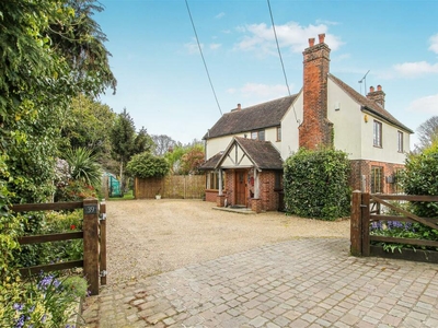 4 bedroom detached house for sale in ** SIGNATURE HOME ** Coxtie Green Road, Pilgrims Hatch, Brentwood, CM14
