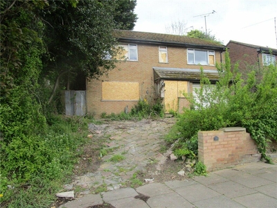 4 bedroom detached house for sale in Strangers Way, Luton, LU4