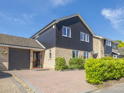 4 bedroom detached house for sale in The Ridings, Cringleford, NR4