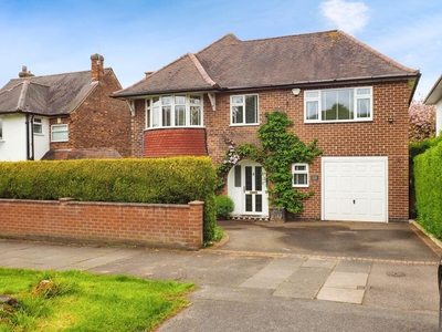 4 bedroom detached house for sale in Wollaton Vale, Wollaton, Nottinghamshire, NG8
