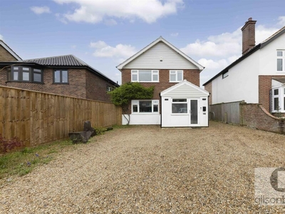 4 bedroom detached house for sale in Wroxham Road, Norwich, NR7
