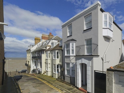 4 bedroom end of terrace house for rent in Prospect Hill, Herne Bay, CT6