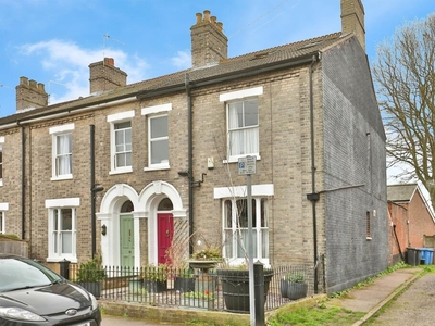 4 bedroom end of terrace house for sale in Grosvenor Road, Norwich, NR2