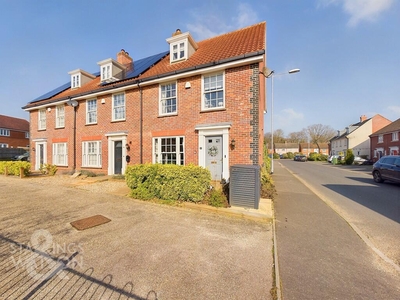4 bedroom end of terrace house for sale in Lord Nelson Drive, Costessey, Norwich, NR5