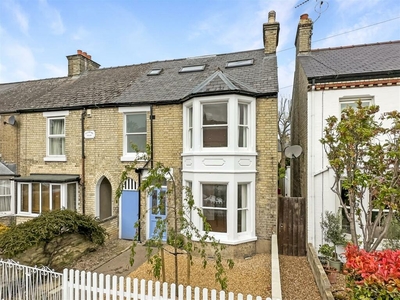 4 bedroom end of terrace house for sale in Richmond Road, Cambridge, CB4