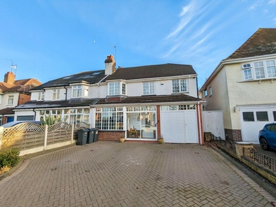 4 bedroom semi-detached house for sale in Highfield Road, Hall Green, B28