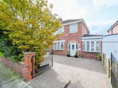 4 bedroom semi-detached house for sale in Virginia Avenue, Lydiate, L31