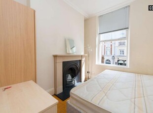 4 Bedroom Shared Living/roommate London London