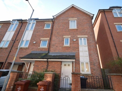 4 bedroom town house for rent in Mackworth Street, Manchester, Greater Manchester, M15