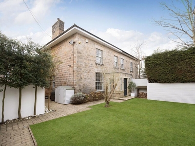 4 bedroom town house for sale in York Place Mews, Harrogate , HG1