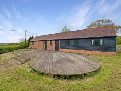 5 bedroom barn conversion for rent in Moons Green, Wittersham TN30