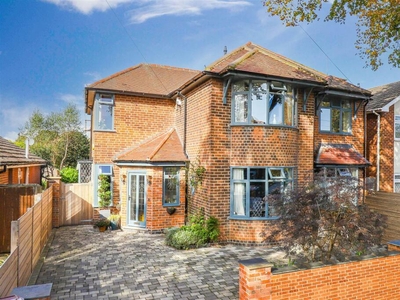 5 bedroom detached house for sale in Fernleigh Avenue, Mapperley, Nottinghamshire, NG3 6FL, NG3