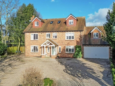 5 bedroom detached house for sale in Main Street, Calverton, Nottinghamshire, NG14 6LU, NG14