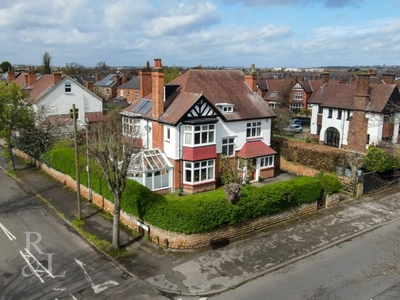 5 bedroom detached house for sale in Musters Road, West Bridgford, Nottingham, NG2