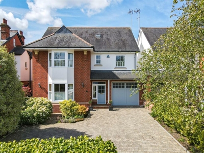 5 bedroom detached house for sale in Priests Lane, Shenfield, Brentwood, CM15