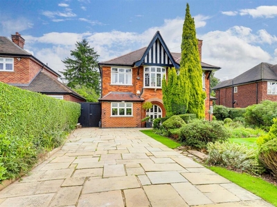 5 bedroom detached house for sale in Selby Road, West Bridgford, Nottinghamshire, NG2 7BB, NG2
