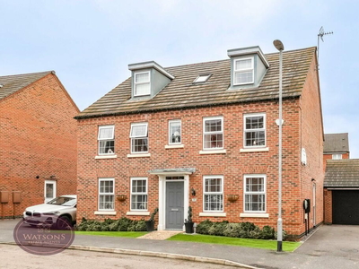 5 bedroom detached house for sale in Senator Close, Hucknall, Nottingham, NG15