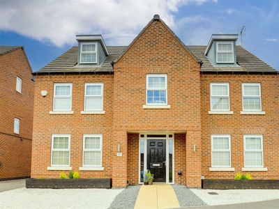 5 bedroom detached house for sale in Senator Close, Hucknall, Nottinghamshire, NG15 8GH, NG15