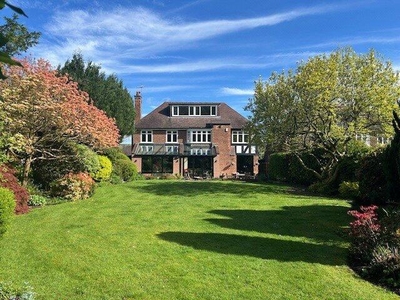 5 bedroom detached house for sale in Sutton Passeys Crescent, Wollaton Park, Nottinghamshire, NG8