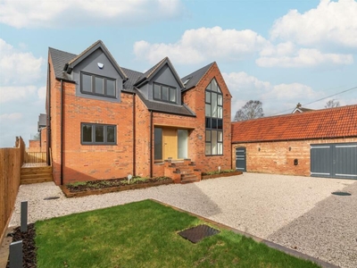 5 bedroom detached house for sale in The Stables, Barton-In-Fabis, Nottingham, NG11