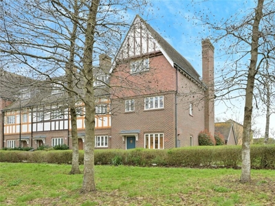 5 bedroom end of terrace house for sale in Clickers Place, Northampton, Northamptonshire, NN5